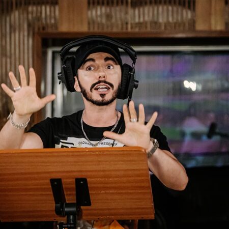 在“科西切.起源传说”动画电影中的“克拉德涅茨魔法剑”由铁木尔·罗德里格斯配音