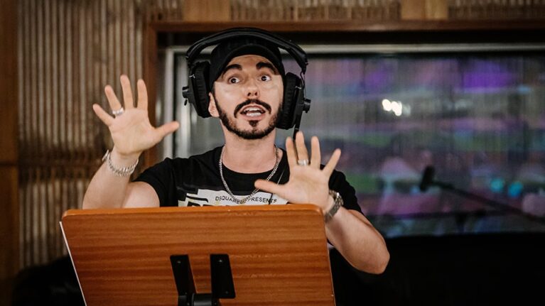 在“科西切.起源传说”动画电影中的“克拉德涅茨魔法剑”由铁木尔·罗德里格斯配音