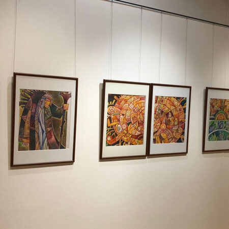 在“Karelore：火之魂”的展览中“蒸汽机车”艺术家们的作品