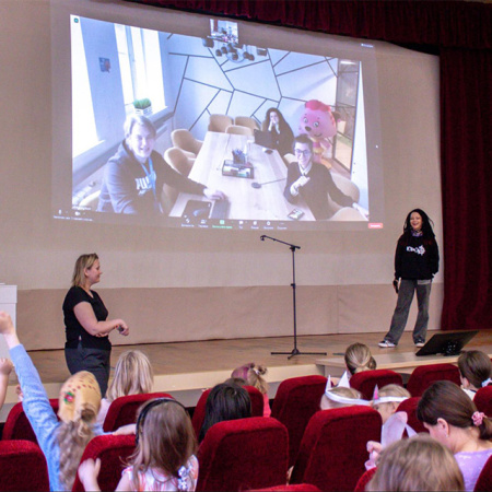 与维尔蒂什耶夫研究所的年轻病患举行创意见面会